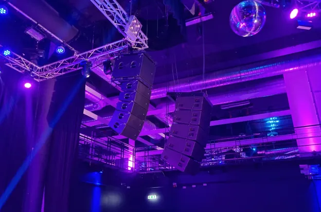 WASP line array demo van MAG Audio